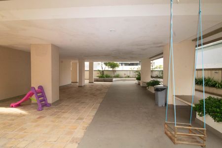 Apartamento à venda com 117m², 2 quartos e 1 vaga Apartamento à venda com 117m², 2 quartos e 1 vagaÁrea comum - Playground