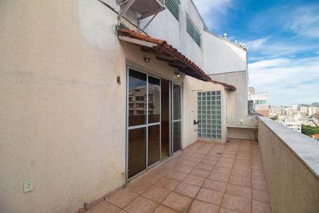 Apartamento à venda com 117m², 2 quartos e 1 vaga Apartamento à venda com 117m², 2 quartos e 1 vagaSuíte master - Varanda - Cobertura