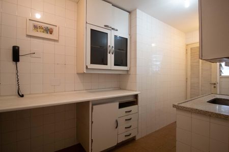 Apartamento à venda com 117m², 2 quartos e 1 vaga Apartamento à venda com 117m², 2 quartos e 1 vagaCozinha