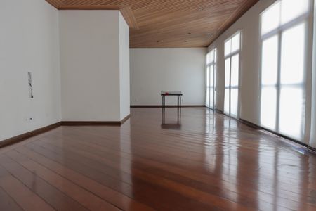 Apartamento à venda com 330m², 5 quartos e 5 vagas Apartamento à venda com 330m², 5 quartos e 5 vagasSala de jogos