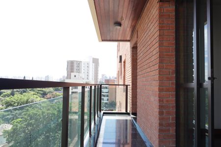 Apartamento à venda com 330m², 5 quartos e 5 vagas Apartamento à venda com 330m², 5 quartos e 5 vagasVaranda da Sala