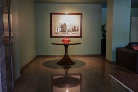 Apartamento à venda com 330m², 5 quartos e 5 vagas Apartamento à venda com 330m², 5 quartos e 5 vagasHall de entrada