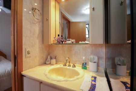 Apartamento à venda com 167m², 4 quartos e 2 vagasBanheiro da Suíte 1