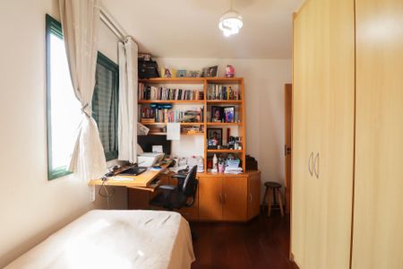 Apartamento à venda com 167m², 4 quartos e 2 vagasQuarto 2