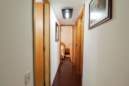 Apartamento à venda com 167m², 4 quartos e 2 vagasCorredor