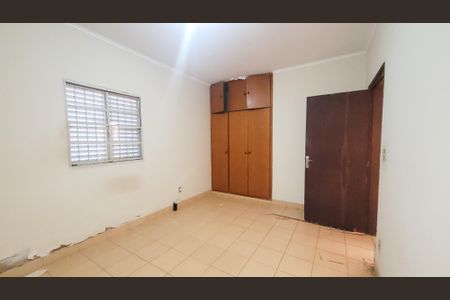 Casa à venda com 256m², 4 quartos e 3 vagas Casa à venda com 256m², 4 quartos e 3 vagasSuite