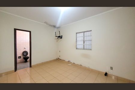 Casa à venda com 256m², 4 quartos e 3 vagas Casa à venda com 256m², 4 quartos e 3 vagasSuite