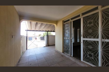 Casa à venda com 256m², 4 quartos e 3 vagas Casa à venda com 256m², 4 quartos e 3 vagasGaragem
