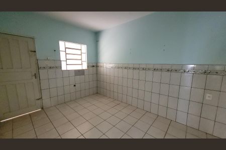 Casa à venda com 256m², 4 quartos e 3 vagas Casa à venda com 256m², 4 quartos e 3 vagasEdícula - Cozinha