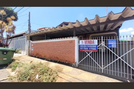 Casa à venda com 256m², 4 quartos e 3 vagas Casa à venda com 256m², 4 quartos e 3 vagasFachada