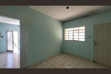 Casa à venda com 256m², 4 quartos e 3 vagas Casa à venda com 256m², 4 quartos e 3 vagasEdícula - Quarto