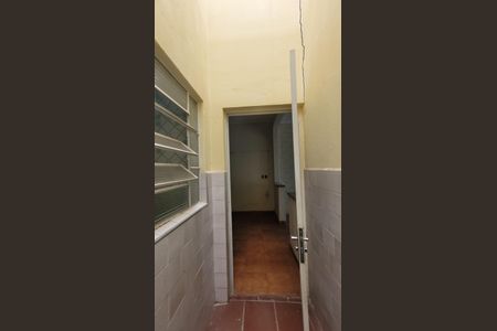 Casa à venda com 256m², 4 quartos e 3 vagas Casa à venda com 256m², 4 quartos e 3 vagasLavanderia