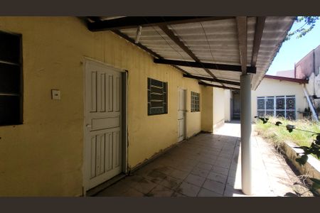 Casa à venda com 256m², 4 quartos e 3 vagas Casa à venda com 256m², 4 quartos e 3 vagasQuintal