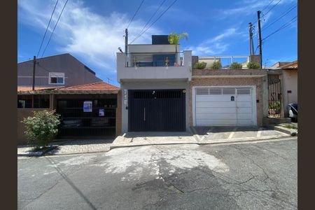 Casa à venda com 107m², 3 quartos e 1 vaga Casa à venda com 107m², 3 quartos e 1 vagaFachada