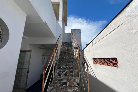 Casa à venda com 260m², 3 quartos e 1 vaga Casa à venda com 260m², 3 quartos e 1 vagaEscadas