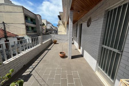 Casa à venda com 260m², 3 quartos e 1 vaga Casa à venda com 260m², 3 quartos e 1 vagaVaranda