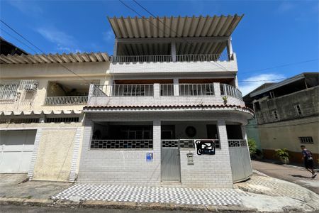 Casa à venda com 260m², 3 quartos e 1 vaga Casa à venda com 260m², 3 quartos e 1 vagaFachada