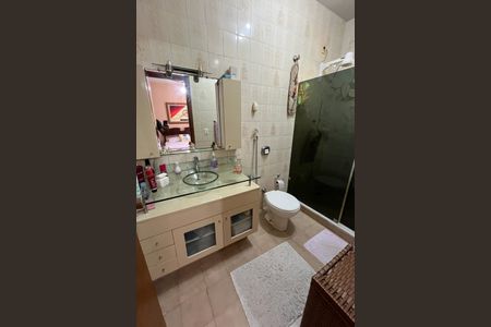 Casa à venda com 260m², 3 quartos e 1 vaga Casa à venda com 260m², 3 quartos e 1 vagaBanheiro 2