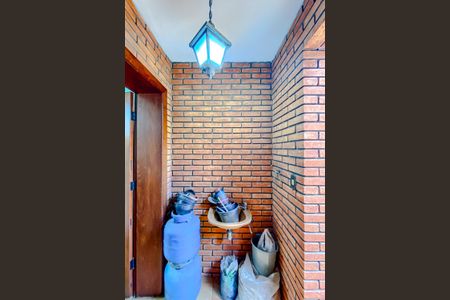 Casa à venda com 563m², 6 quartos e 6 vagasBanheiro externo 2