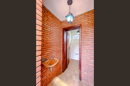 Casa à venda com 563m², 6 quartos e 6 vagasBanheiro externo