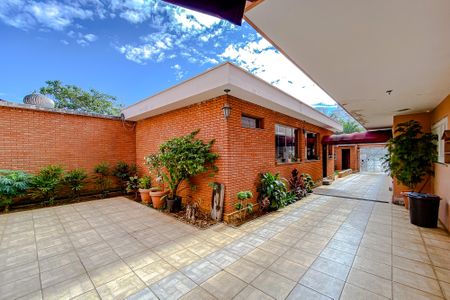 Casa à venda com 563m², 6 quartos e 6 vagasÁrea externa