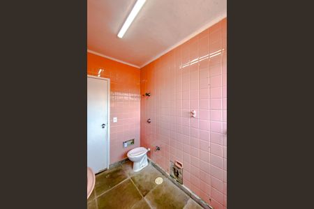 Casa à venda com 563m², 6 quartos e 6 vagasBanheiro da Suíte 2