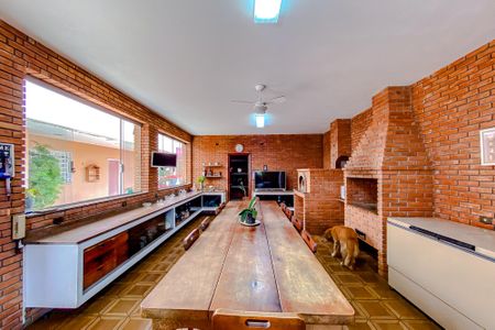 Casa à venda com 563m², 6 quartos e 6 vagasChurrasqueira