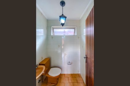 Casa à venda com 563m², 6 quartos e 6 vagasBanheiro externo 2