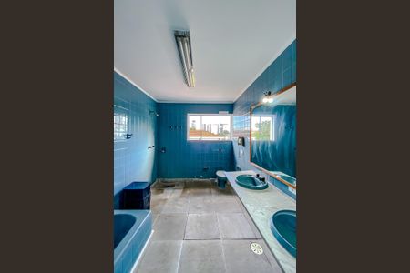 Casa à venda com 563m², 6 quartos e 6 vagasBanheiro da Suíte 1