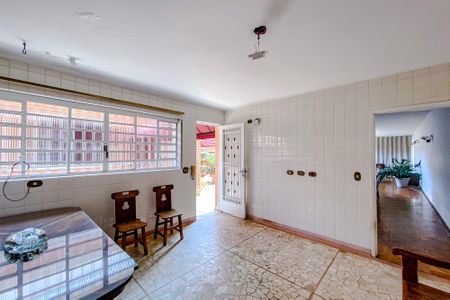 Casa à venda com 563m², 6 quartos e 6 vagasCozinha