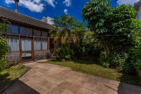 Casa à venda com 376m², 5 quartos e 4 vagas Casa à venda com 376m², 5 quartos e 4 vagasQuintal