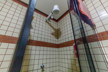 Casa de condomínio à venda com 297m², 3 quartos e 3 vagas Casa de condomínio à venda com 297m², 3 quartos e 3 vagasBanheiro da Suíte 2