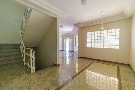 Casa de condomínio à venda com 297m², 3 quartos e 3 vagas Casa de condomínio à venda com 297m², 3 quartos e 3 vagasSala