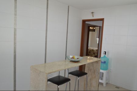 Casa de condomínio à venda com 216m², 2 quartos e 3 vagas Casa de condomínio à venda com 216m², 2 quartos e 3 vagasCozinha