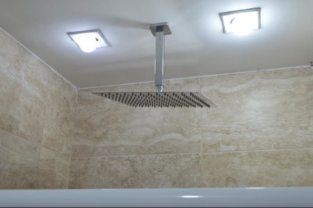 Casa de condomínio à venda com 216m², 2 quartos e 3 vagas Casa de condomínio à venda com 216m², 2 quartos e 3 vagasBanheiro da Suíte 2