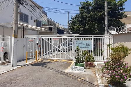 Casa de condomínio à venda com 216m², 2 quartos e 3 vagas Casa de condomínio à venda com 216m², 2 quartos e 3 vagasFachada