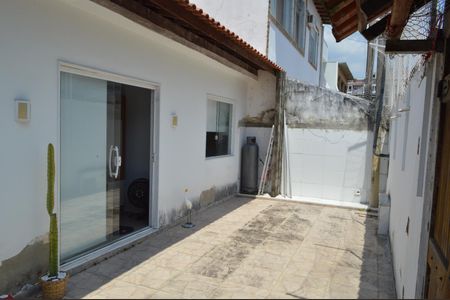 Casa de condomínio à venda com 216m², 2 quartos e 3 vagas Casa de condomínio à venda com 216m², 2 quartos e 3 vagasQuintal