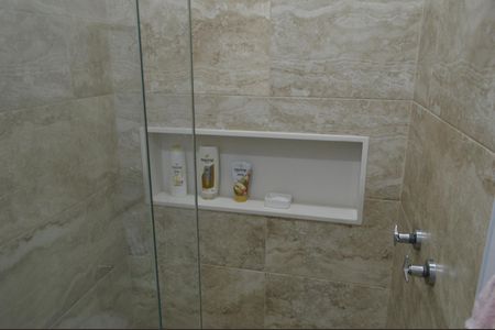 Casa de condomínio à venda com 216m², 2 quartos e 3 vagas Casa de condomínio à venda com 216m², 2 quartos e 3 vagasBanheiro da Suíte 2