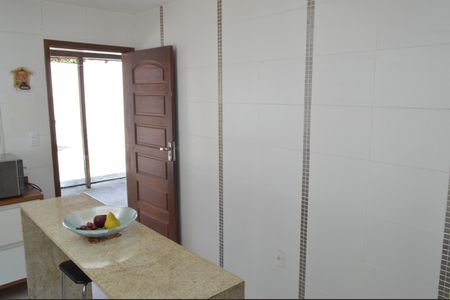 Casa de condomínio à venda com 216m², 2 quartos e 3 vagas Casa de condomínio à venda com 216m², 2 quartos e 3 vagasCozinha