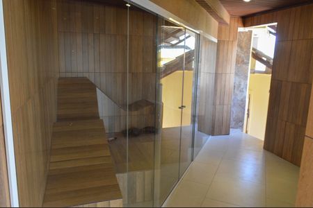 Casa à venda com 350m², 3 quartos e 2 vagas Casa à venda com 350m², 3 quartos e 2 vagasSaúna