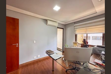 Apartamento à venda com 206m², 4 quartos e 3 vagas
