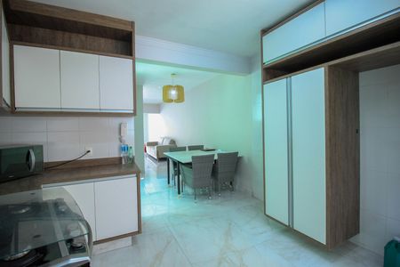 Casa à venda com 150m², 3 quartos e 3 vagas Casa à venda com 150m², 3 quartos e 3 vagasCozinha