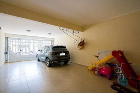 Casa à venda com 200m², 3 quartos e 4 vagas Casa à venda com 200m², 3 quartos e 4 vagasGaragem
