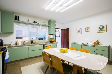 Casa à venda com 200m², 3 quartos e 4 vagas Casa à venda com 200m², 3 quartos e 4 vagasCozinha