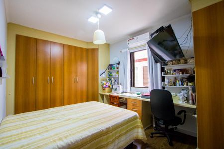 Casa à venda com 200m², 3 quartos e 4 vagas Casa à venda com 200m², 3 quartos e 4 vagasQuarto 2