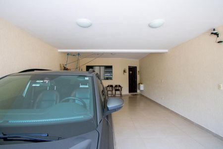 Casa à venda com 200m², 3 quartos e 4 vagas Casa à venda com 200m², 3 quartos e 4 vagasGaragem