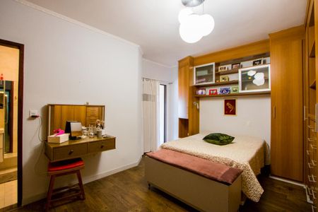 Casa à venda com 200m², 3 quartos e 4 vagas Casa à venda com 200m², 3 quartos e 4 vagasQuarto 1 - Suíte