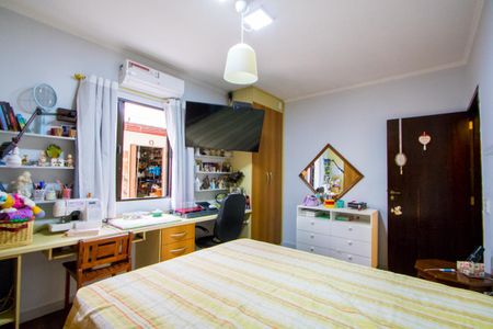 Casa à venda com 200m², 3 quartos e 4 vagas Casa à venda com 200m², 3 quartos e 4 vagasQuarto 2