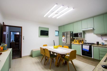 Casa à venda com 200m², 3 quartos e 4 vagas Casa à venda com 200m², 3 quartos e 4 vagasCozinha