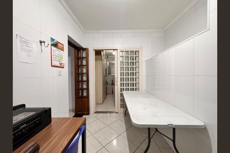 Casa à venda com 221m², 4 quartos e 7 vagas Casa à venda com 221m², 4 quartos e 7 vagasEscritório